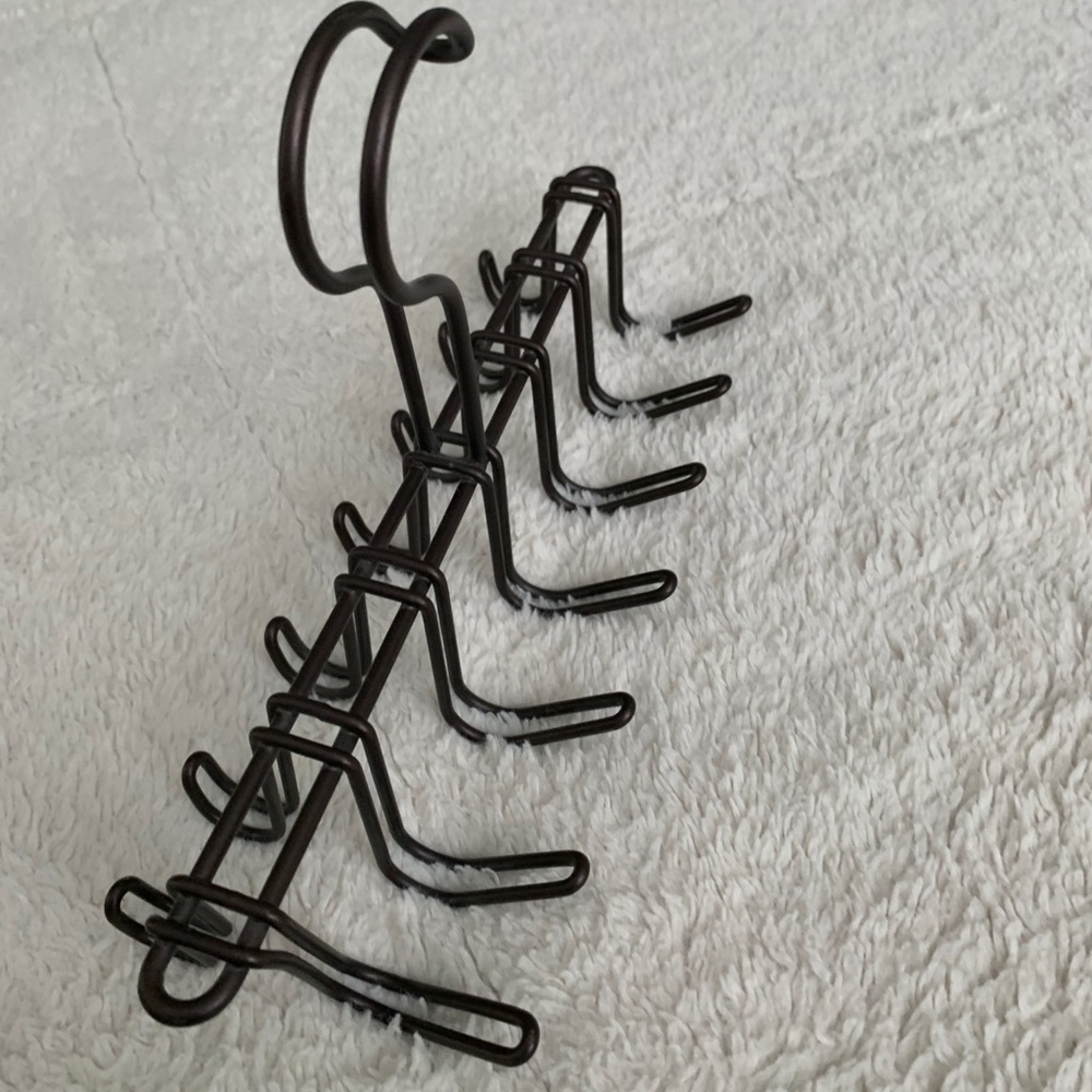 Tie or belt hanger